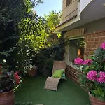 شقة Paneon